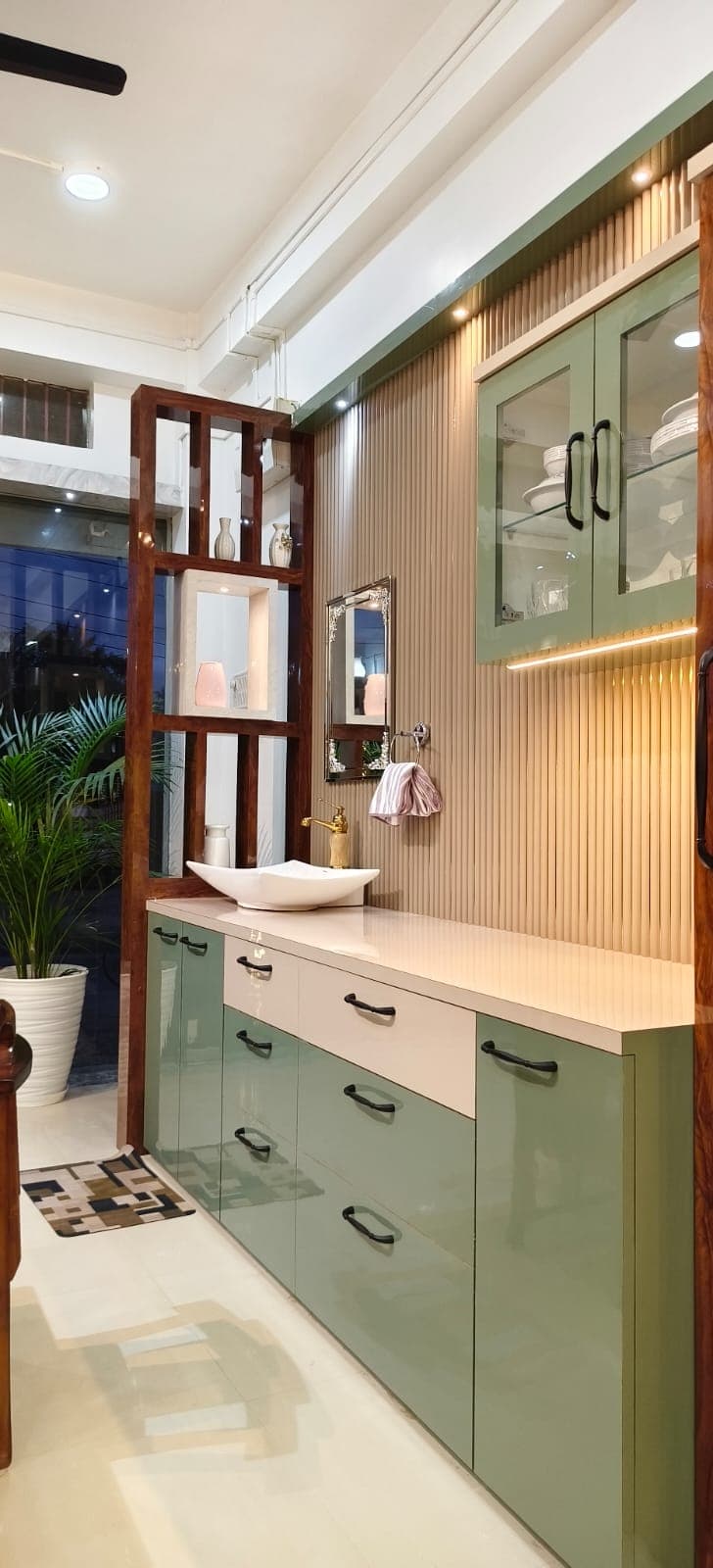 Crockery & Dining Unit